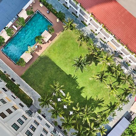 Nesta Hotel Da Nang Bagian luar foto