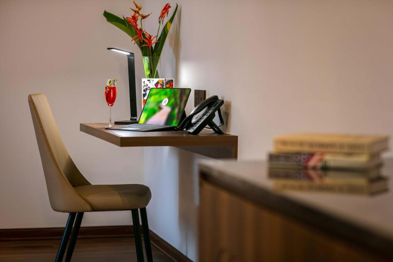 Nesta Hotel Da Nang Bagian luar foto