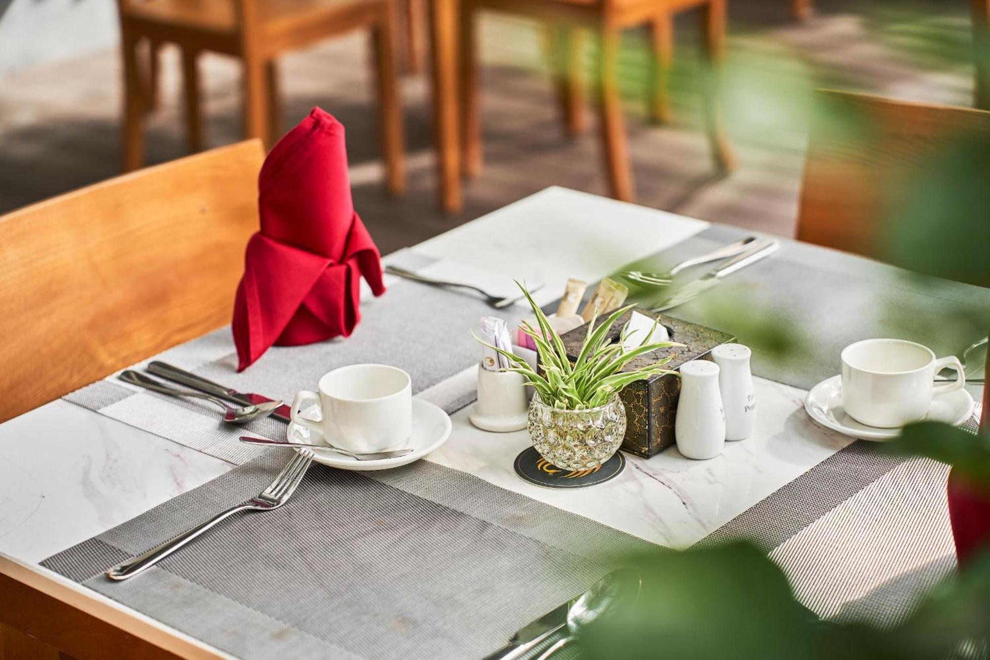 Nesta Hotel Da Nang Bagian luar foto