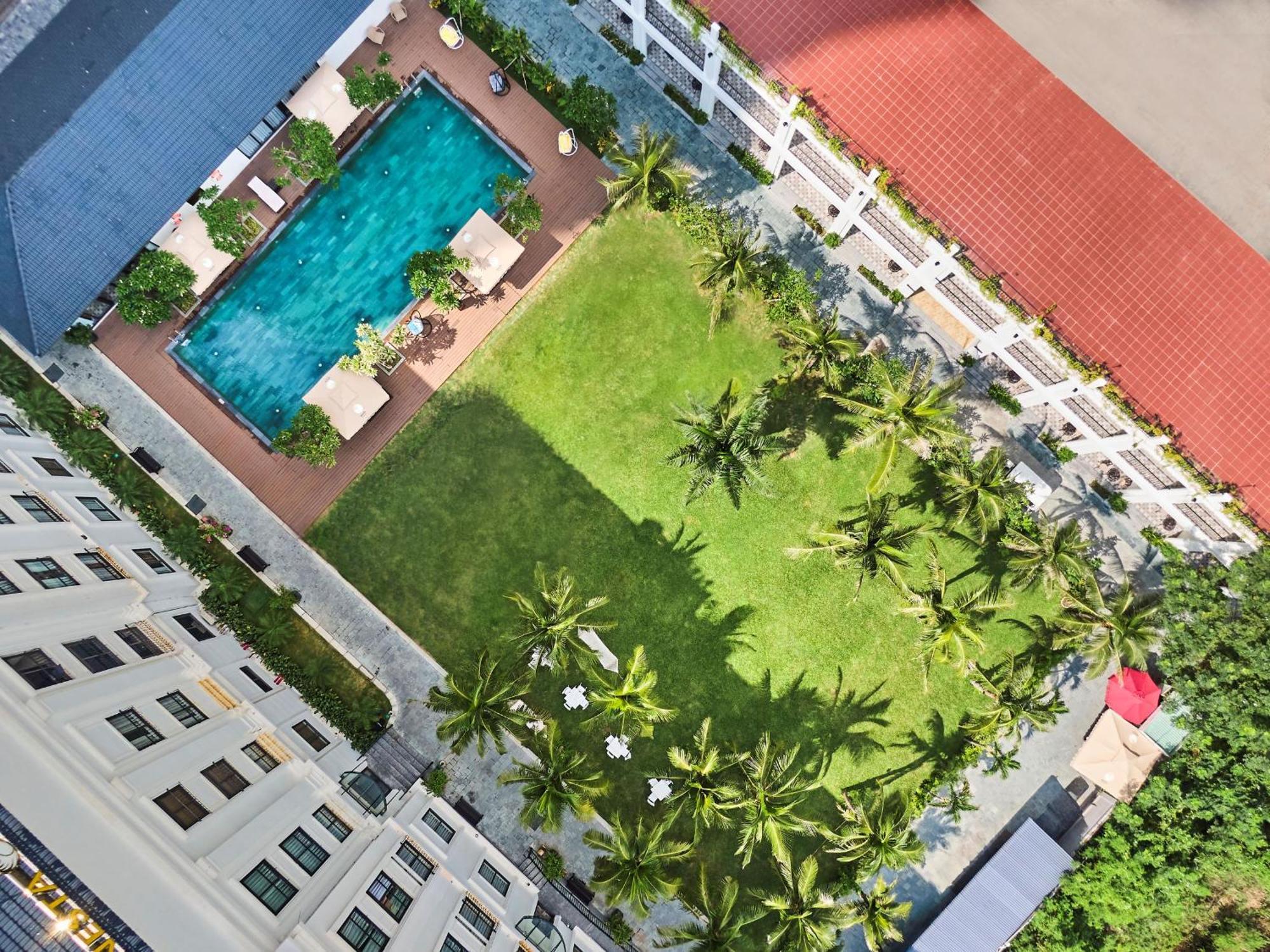 Nesta Hotel Da Nang Bagian luar foto
